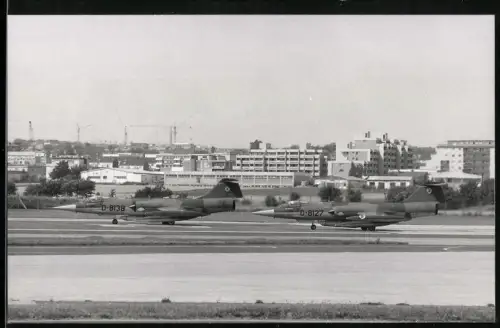 Fotografie Flugzeug Lockheed F-104 Starfighter, Düsenjäger in der Erprobung Kennung D-8138 & D-8127