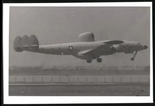 Fotografie Flugzeug Lockheed Constellation mit Radarkuppel der USAF