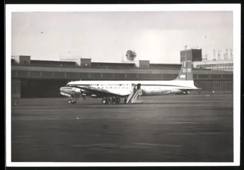 Fotografie Flughafen Berlin-Tempelhof, Flugzeug Douglas DC-7C ASA International Airlines N297