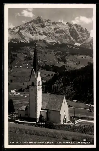 AK La Villa /Badia, La Varella, chiesa con montagne sullo sfondo