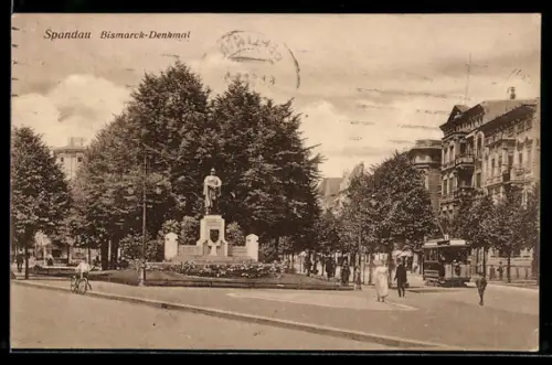 AK Spandau, Bismarck-Denkmal mit Strassenbahn