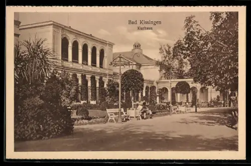 AK Bad Kissingen, Partie am Kurhaus mit Ruhebänken