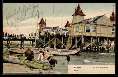 AK Ahlbeck, An der Seebrücke, Ruderboote am Strand