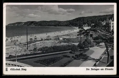 AK Binz, Anlagen am Strande mit Blick auf die bewaldete Küstenlinie