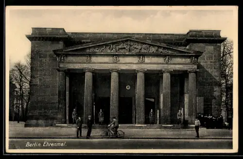 AK Berlin, Ehrenmal mit Wachsoldaten