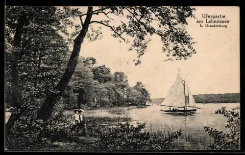 AK Oranienburg, Uferpartie am Lehnitzsee, Segelboot auf dem See