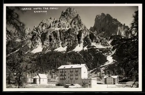 AK Cortina, Grand Hotel Tre Croci con montagne imponenti