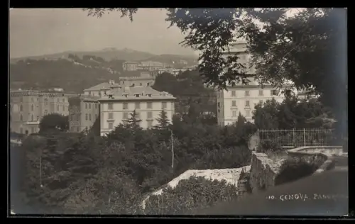 AK Genova, Panorama tra gli alberi e edifici storici
