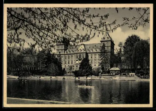 AK Torino, Il Valentino con vista sul fiume e giardino in primo piano