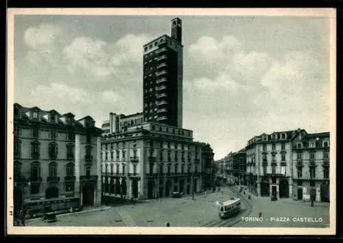 AK Torino, Piazza Castello con tram e edificio alto sullo sfondo