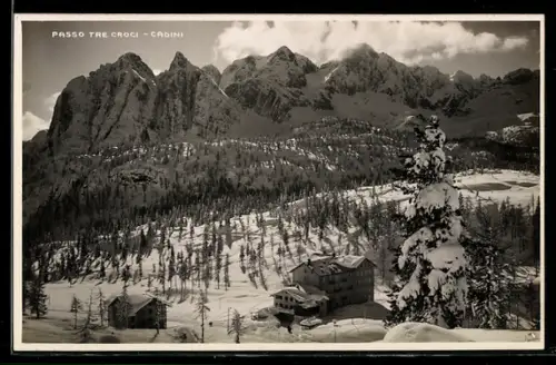 AK Passo Tre Croci, Cadini, veduta invernale con montagne innevate e foresta di conifere