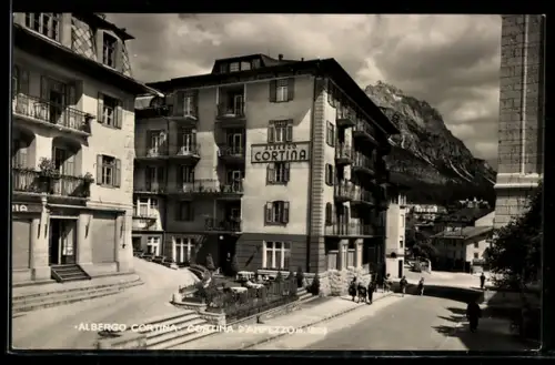 AK Cortina d`Ampezzo, Albergo Cortina e vista sulle Dolomiti