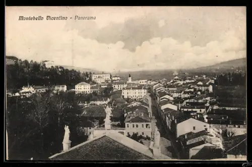 AK Montebello Vicentino, Panorama della città con vista su edifici e paesaggio collinare