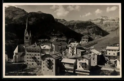 AK Pieve di Livinallongo, Veduta panoramica del villaggio e chiesa con montagne sullo sfondo
