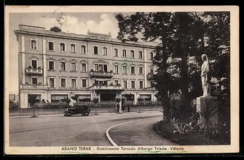 AK Abano Terme, Stabilimento Termale Albergo Trieste con statua e auto d`epoca sul viale