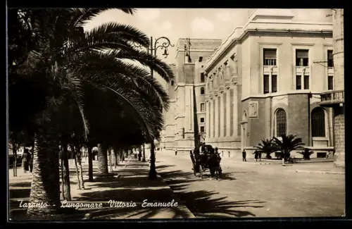 AK Taranto, Lungomare Vittorio Emanuele con palme e carrozza elegante