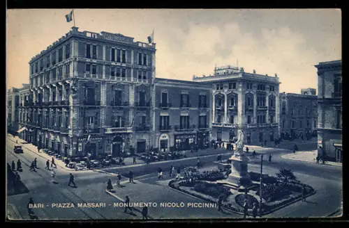 AK Bari, Piazza Massari, Monumento Nicolò Piccinni