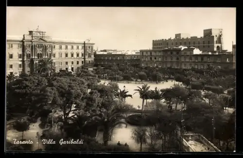 AK Taranto, Villa Garibaldi con giardini e palazzi storici sullo sfondo