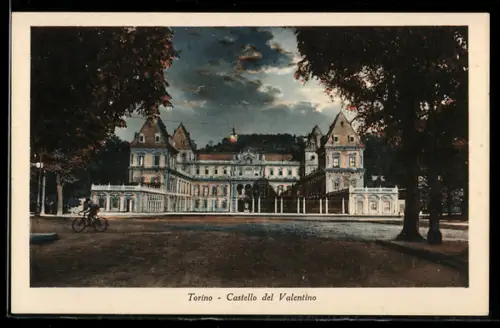 AK Torino, Castello del Valentino al tramonto con ciclista in primo piano
