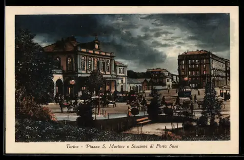 AK Torino, Piazza S. Martino e Stazione di Porta Susa con carrozze e edifici storici sotto un cielo nuvoloso