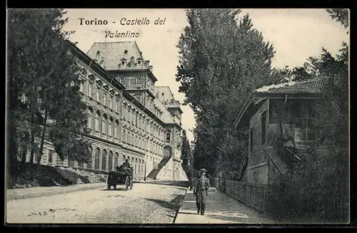 AK Torino, Castello del Valentino con carrozza sulla strada