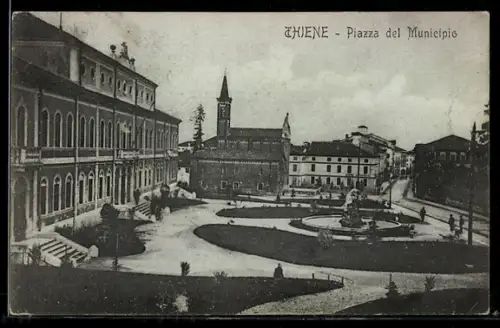 AK Thiene, Piazza del Municipio con giardino e fontana centrale