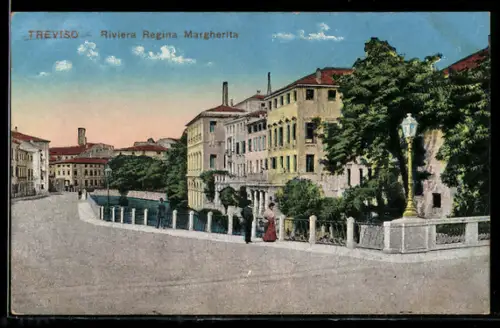 AK Treviso, Riviera Regina Margherita con edifici storici lungo il fiume e lampione antico