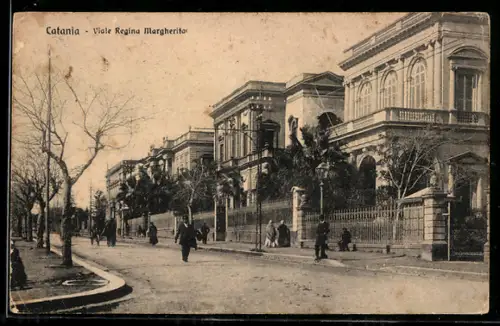 AK Catania, Viale Regina Margherita con passanti e edifici storici