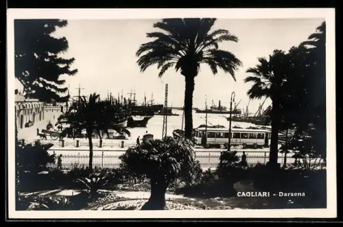 AK Cagliari, Darsena, Vista sul porto con navi e tram tra le palme