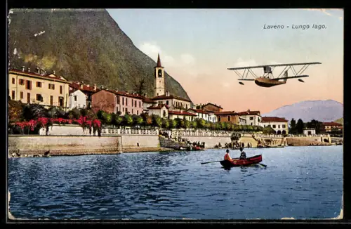 AK Laveno, Lungo lago con idrovolante e barca a remi sullo sfondo di una pittoresca cittadina alpina