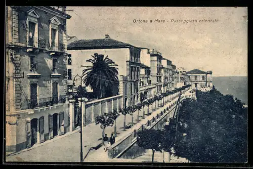 AK Ortona a Mare, Passeggiata orientale con edifici storici e vista sul mare