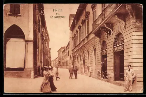 AK Faenza, Via XX Settembre con pedoni e edifici storici