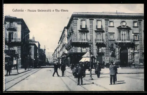 AK Catania, Piazza Università e Via Etnea con passanti e edifici storici