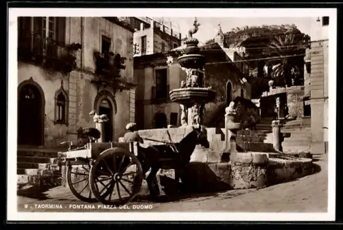 AK Taormina, Fontana Piazza del Duomo con carro e cavallo in primo piano