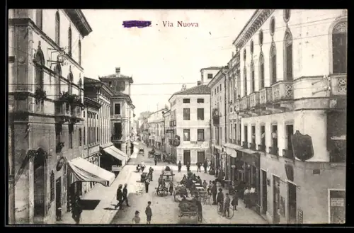 AK Thiene, Via Nuova con persone e carrozze in movimento