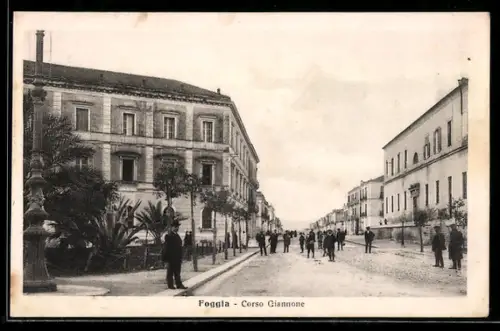 AK Foggia, Corso Giannone con passanti e edifici storici