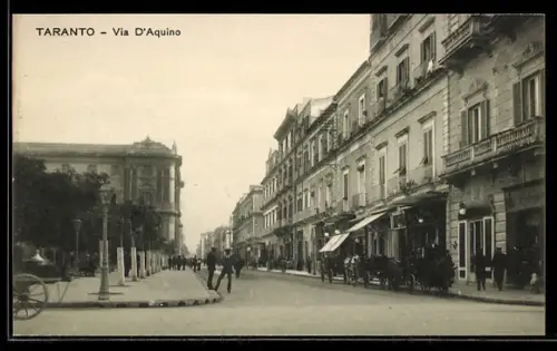 AK Taranto, Via D`Aquino con edifici storici e passanti