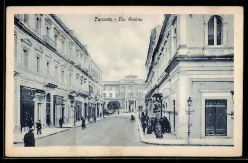 AK Taranto, Via Archita con passanti e edifici storici