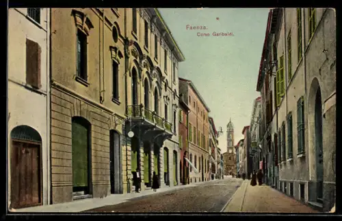 AK Faenza, Corso Garibaldi con edifici storici e persone che passeggiano lungo la strada