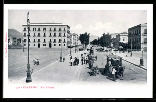 AK Palermo, Via Libertà con carrozze e pedoni