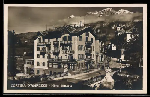 AK Cortina d`Ampezzo, Hôtel Vittoria con vista sulle montagne innevate