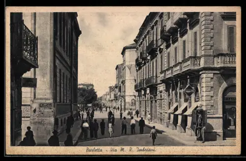 AK Barletta, Via M. R. Imbriani con passanti e edifici storici