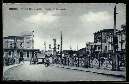 AK Padova, Piazza della Stazione, Rampa del Cavalcavia, tram e edifici storici