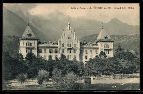 AK Saint-Vincent /Valle d`Aosta, Grand Hôtel Billia con montagne sullo sfondo