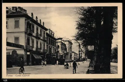 AK Torino, Corso Cairoli con pedoni e ciclisti lungo il viale alberato