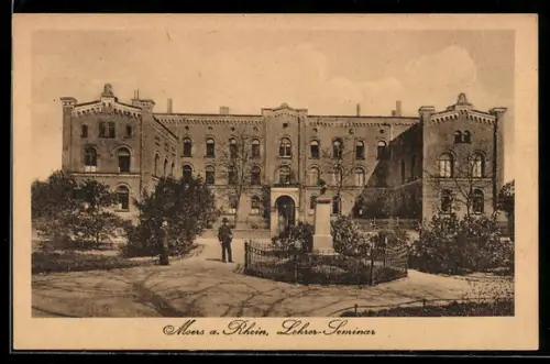 AK Moers a. Rhein, Lehrer-Seminar mit Denkmal