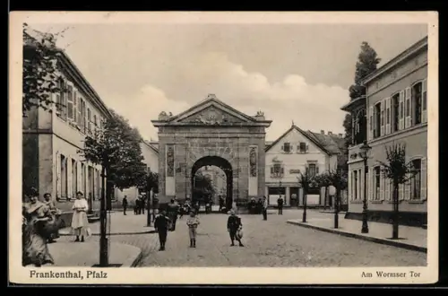 AK Frankenthal /Pfalz, Strassenpartie am Wormser Tor