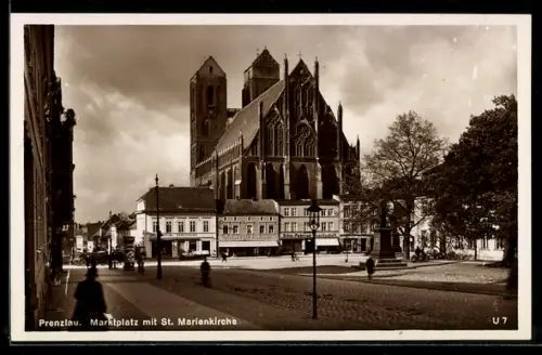 AK Prenzlau, Marktplatz mit St. Marienkirche