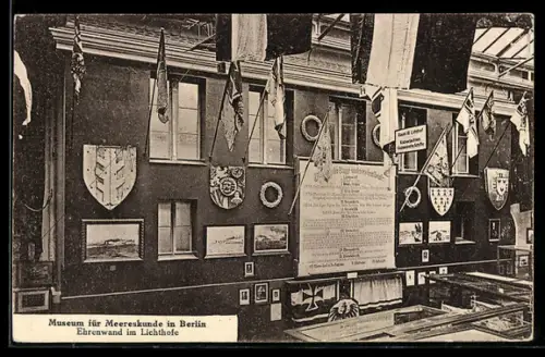 AK Berlin, Museum für Meereskunde, Ehrenwand im Lichthof, Georgenstrasse