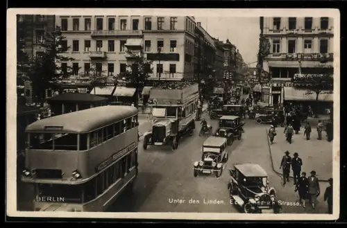 AK Berlin, Unter den Linden, Ecke Friedrichstrasse, Strassenverkehr, Doppeldeckerbusse, Geschäftshäuser